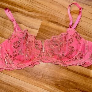 NWOT Victoria's Secret Dream Angels Coral Pink and Gold Lace Bra